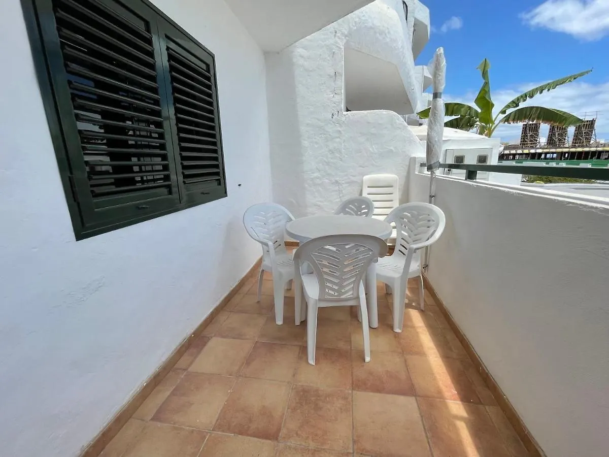 Casa Felipe 0*, Tias